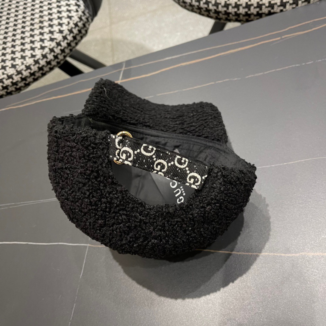 古奇棒球帽♥️GUCCI🧢官网新品秋冬新款毛绒棒球帽，原单品质火爆来袭 🔥🎩 工艺非常精美 方便携带！跑