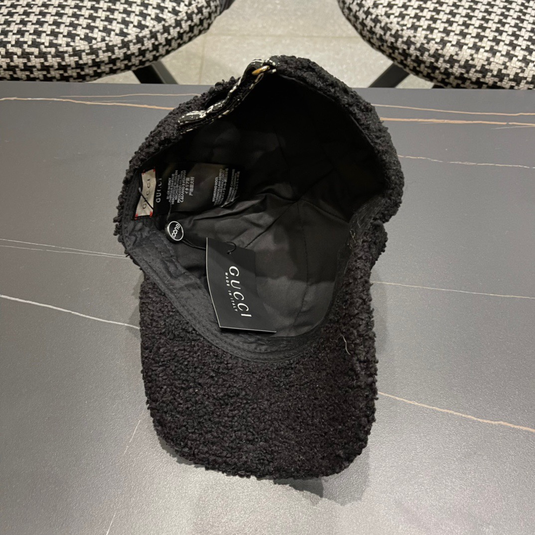 古奇棒球帽♥️GUCCI🧢官网新品秋冬新款毛绒棒球帽，原单品质火爆来袭 🔥🎩 工艺非常精美 方便携带！跑