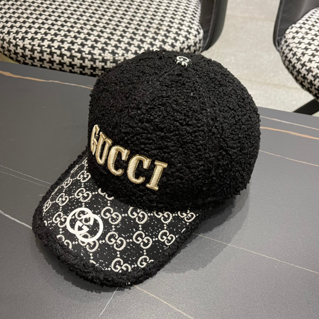 古奇棒球帽♥️GUCCI🧢官网新品秋冬新款毛绒棒球帽，原单品质火爆来袭 🔥🎩 工艺非常精美 方便携带！跑