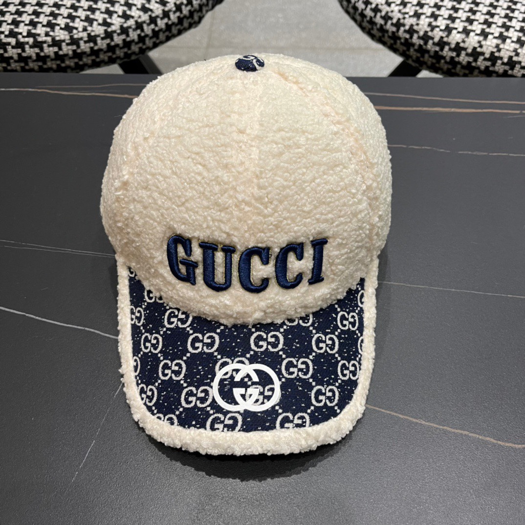 古奇棒球帽♥️GUCCI🧢官网新品秋冬新款毛绒棒球帽，原单品质火爆来袭 🔥🎩 工艺非常精美 方便携带！跑