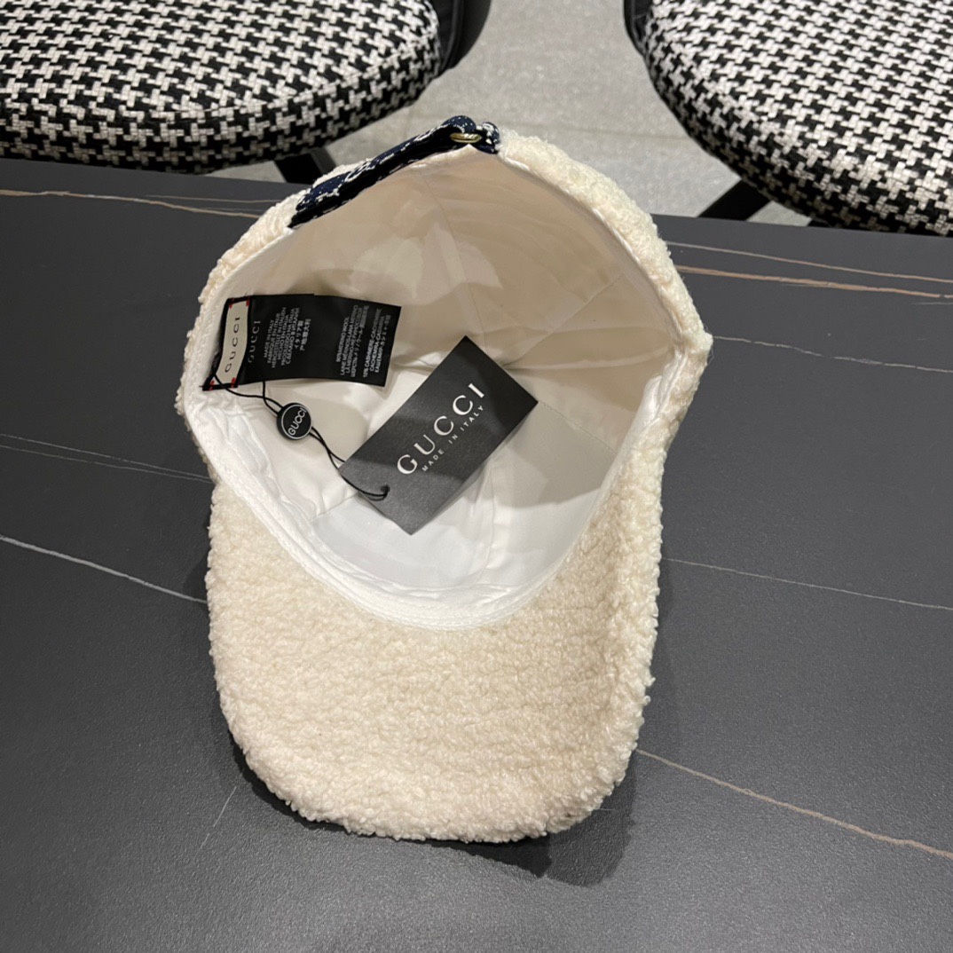 古奇棒球帽♥️GUCCI🧢官网新品秋冬新款毛绒棒球帽，原单品质火爆来袭 🔥🎩 工艺非常精美 方便携带！跑