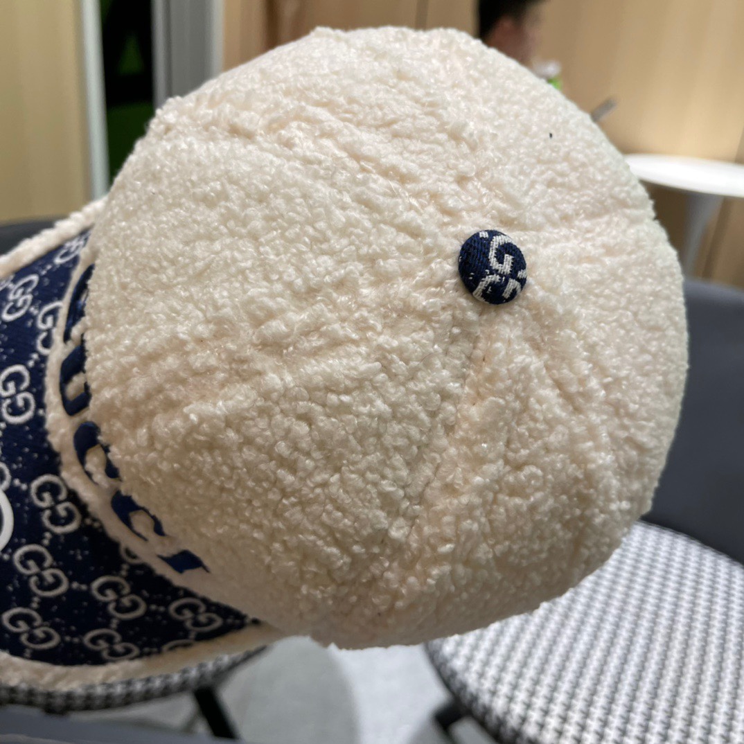 古奇棒球帽♥️GUCCI🧢官网新品秋冬新款毛绒棒球帽，原单品质火爆来袭 🔥🎩 工艺非常精美 方便携带！跑