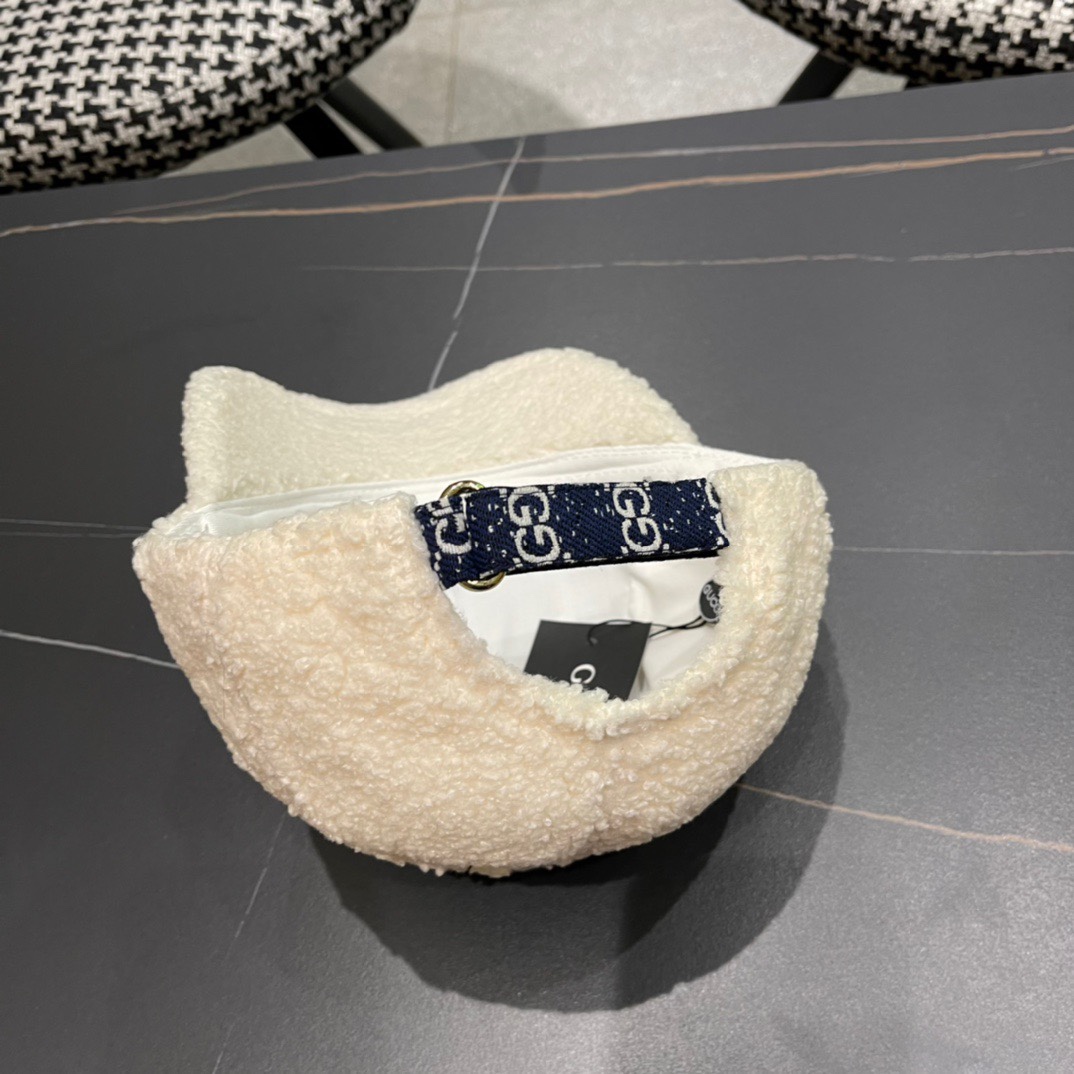 古奇棒球帽♥️GUCCI🧢官网新品秋冬新款毛绒棒球帽，原单品质火爆来袭 🔥🎩 工艺非常精美 方便携带！跑