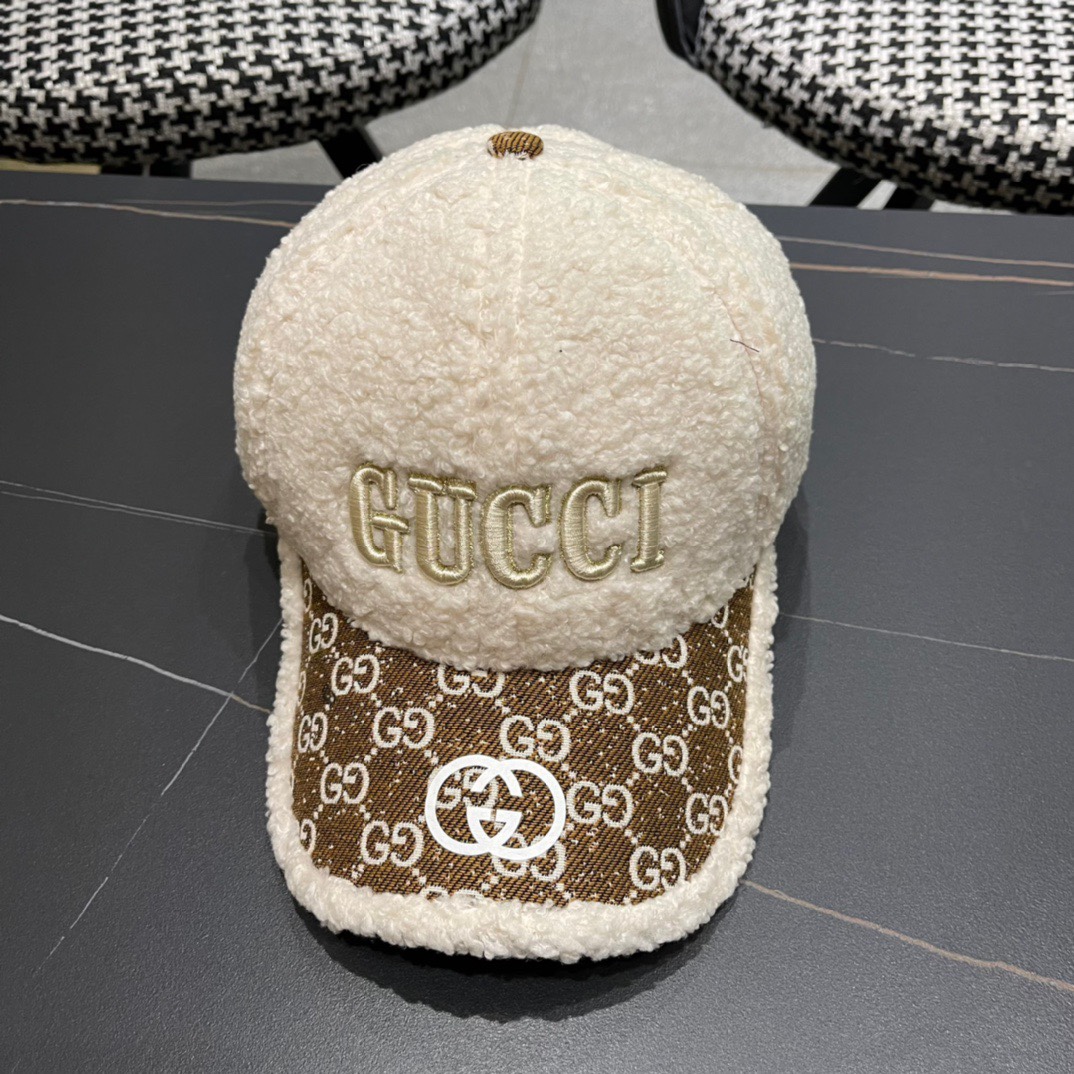古奇棒球帽♥️GUCCI🧢官网新品秋冬新款毛绒棒球帽，原单品质火爆来袭 🔥🎩 工艺非常精美 方便携带！跑