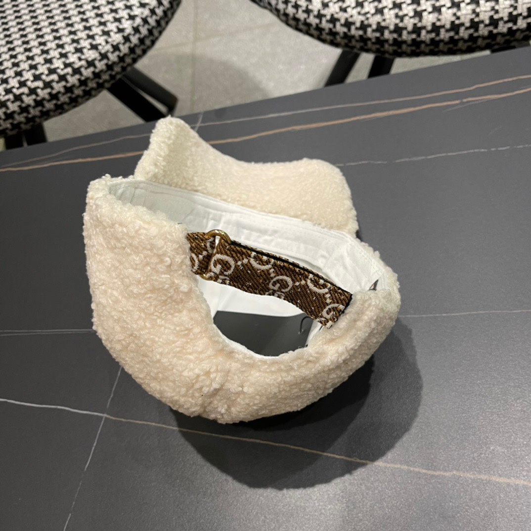 古奇棒球帽♥️GUCCI🧢官网新品秋冬新款毛绒棒球帽，原单品质火爆来袭 🔥🎩 工艺非常精美 方便携带！跑
