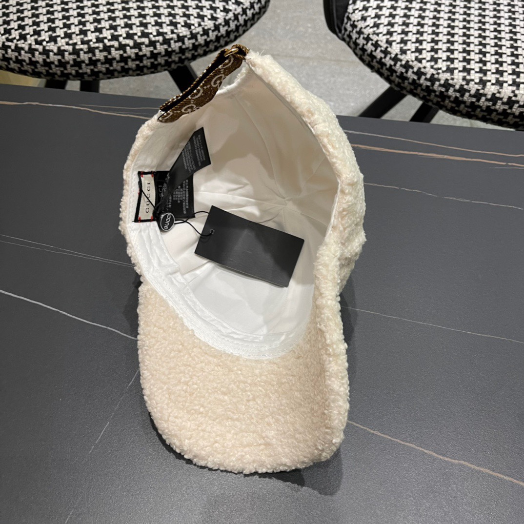 古奇棒球帽♥️GUCCI🧢官网新品秋冬新款毛绒棒球帽，原单品质火爆来袭 🔥🎩 工艺非常精美 方便携带！跑