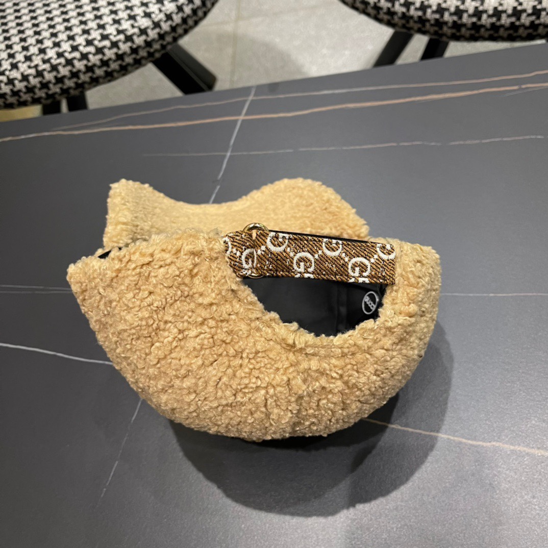 古奇棒球帽♥️GUCCI🧢官网新品秋冬新款毛绒棒球帽，原单品质火爆来袭 🔥🎩 工艺非常精美 方便携带！跑