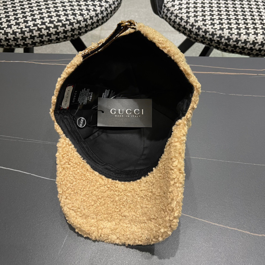 古奇棒球帽♥️GUCCI🧢官网新品秋冬新款毛绒棒球帽，原单品质火爆来袭 🔥🎩 工艺非常精美 方便携带！跑
