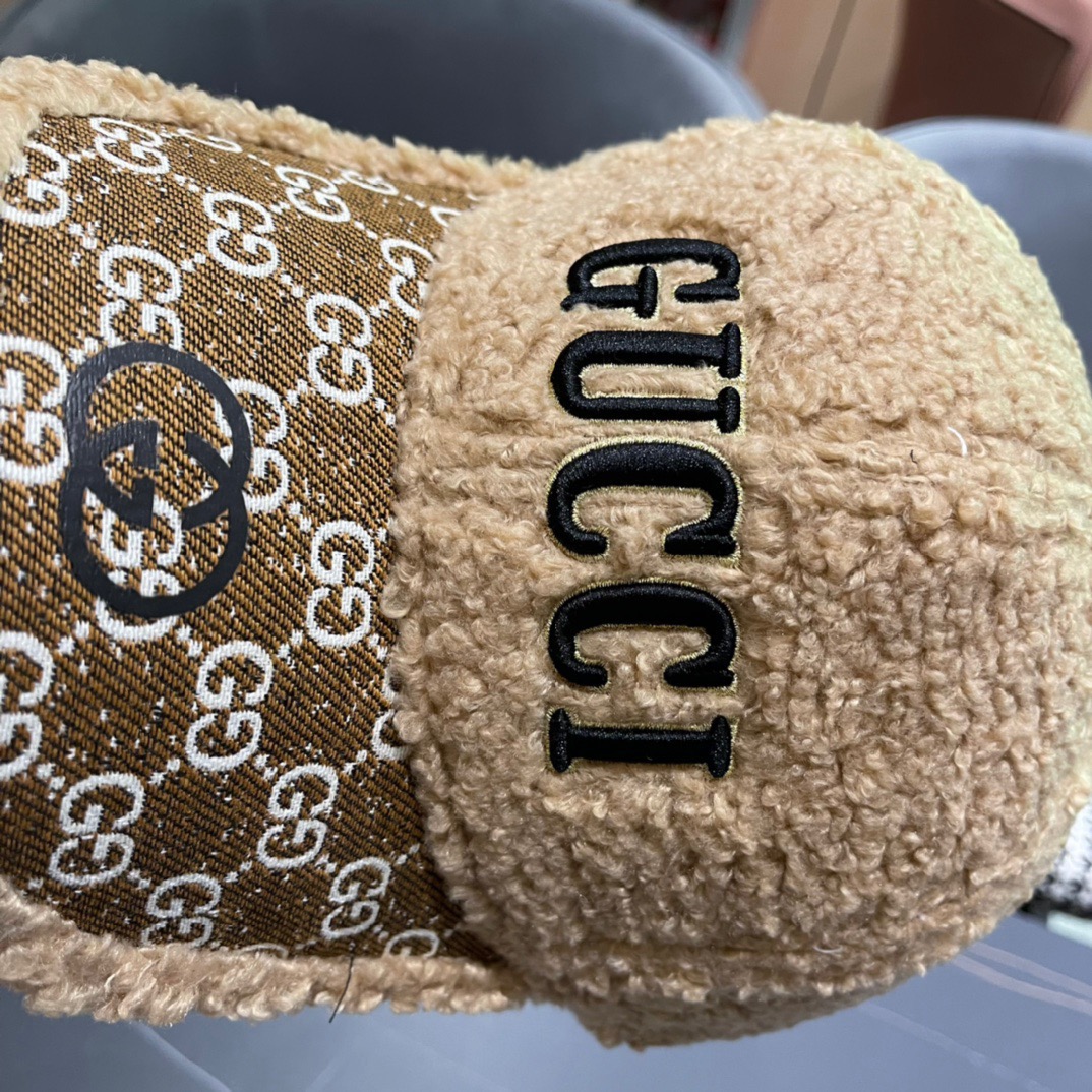 古奇棒球帽♥️GUCCI🧢官网新品秋冬新款毛绒棒球帽，原单品质火爆来袭 🔥🎩 工艺非常精美 方便携带！跑
