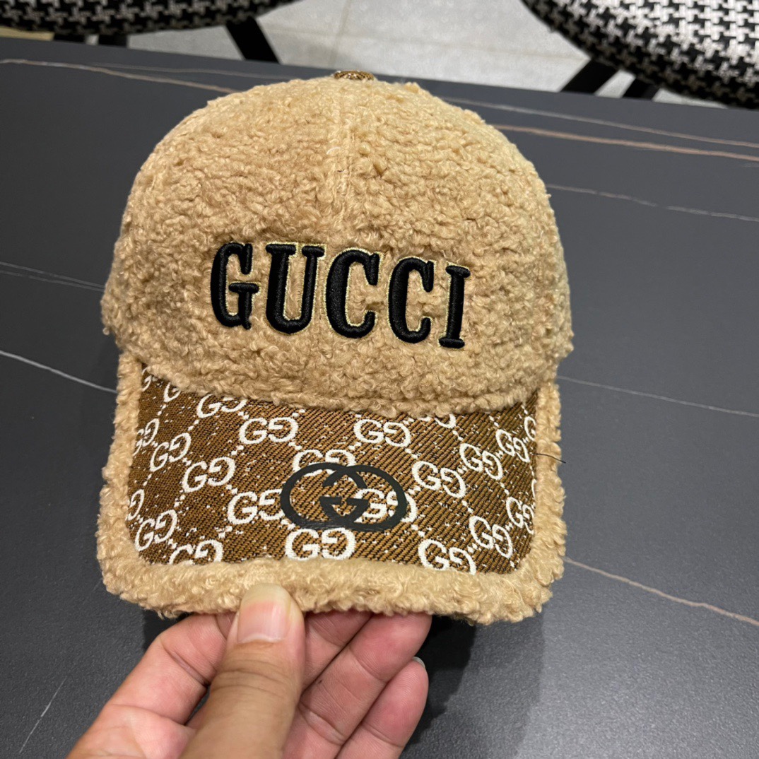 古奇棒球帽♥️GUCCI🧢官网新品秋冬新款毛绒棒球帽，原单品质火爆来袭 🔥🎩 工艺非常精美 方便携带！跑