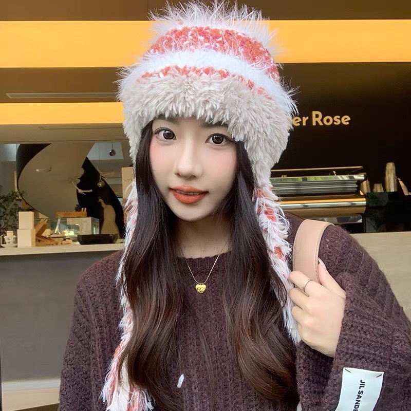 香奈儿Chanel 2024新款秋冬小香风条纹拼接毛绒毛线帽，保暧护耳瓣子帽女