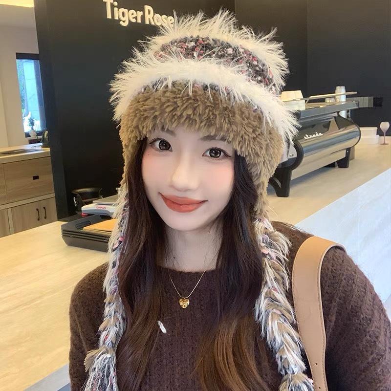 香奈儿Chanel 2024新款秋冬小香风条纹拼接毛绒毛线帽，保暧护耳瓣子帽女