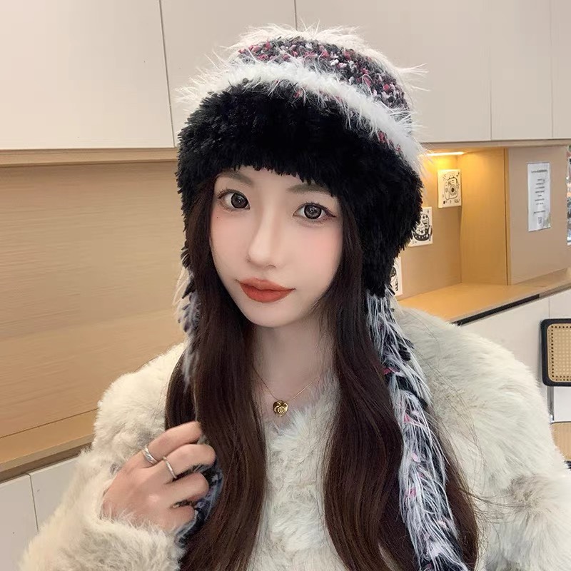 香奈儿Chanel 2024新款秋冬小香风条纹拼接毛绒毛线帽，保暧护耳瓣子帽女