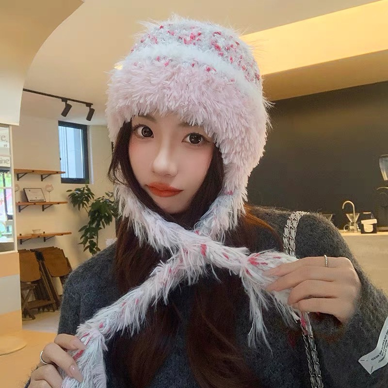 香奈儿Chanel 2024新款秋冬小香风条纹拼接毛绒毛线帽，保暧护耳瓣子帽女