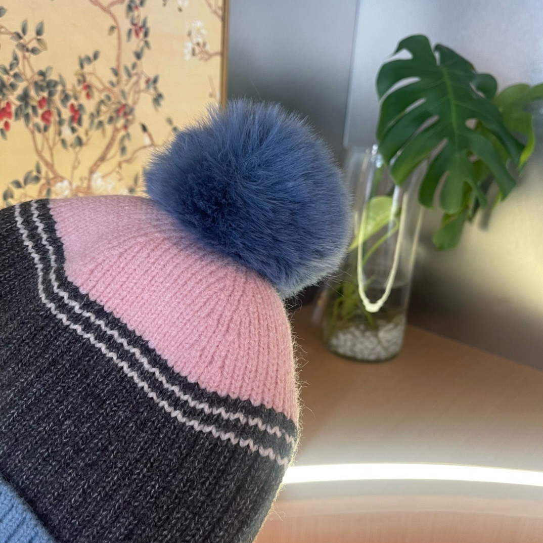  【LV路易威登】秋冬款男女款针织带球毛线帽，大牌设计～秋冬穿搭必备