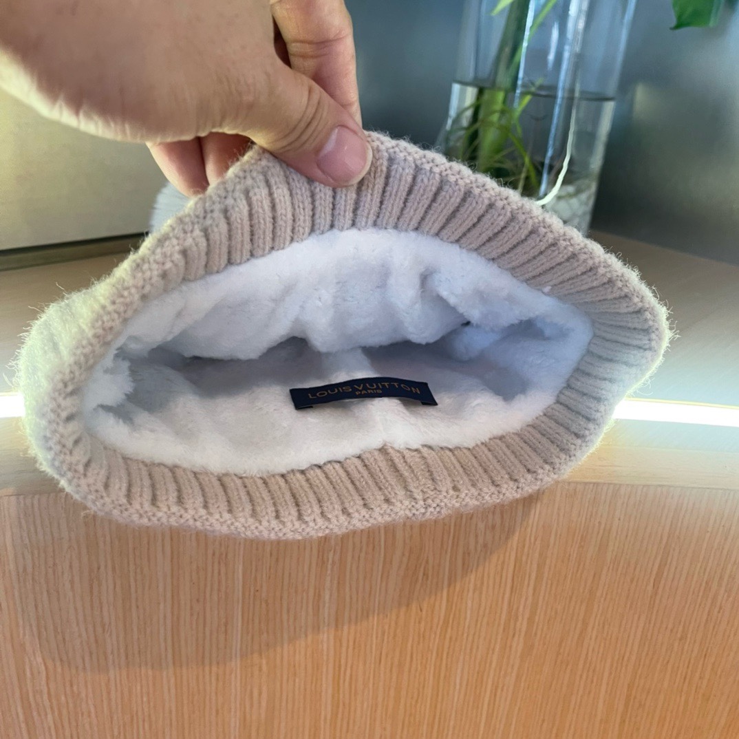 【LV路易威登】秋冬款男女款针织带球毛线帽，大牌设计～秋冬穿搭必备