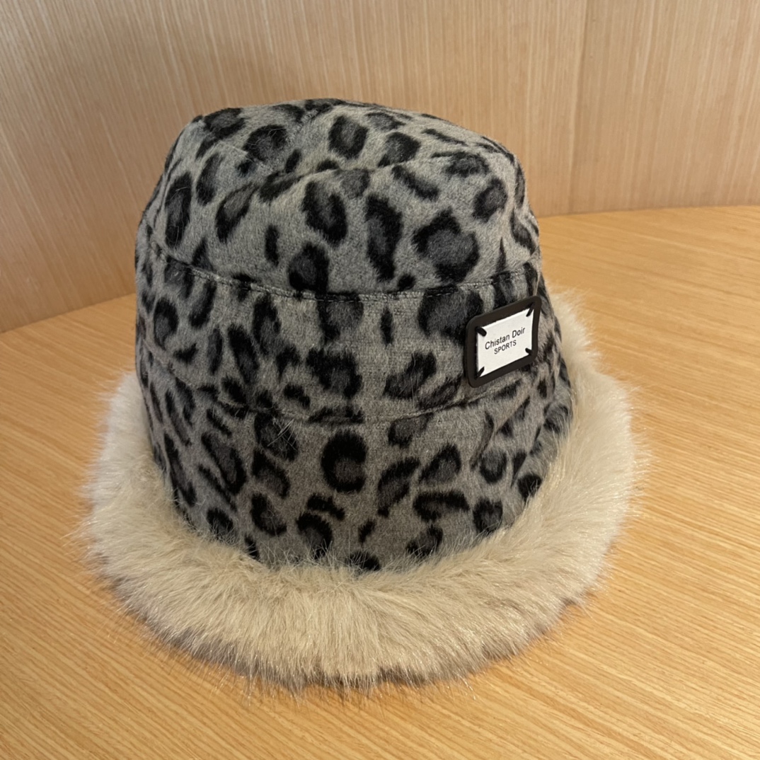 NO:532875,Dior DIOR hat for women in autumn and winter irregular leopard print warm ear protection face small bucket hat Korean version versatile thick plush fisherman hat trendy hat fisherman hat baseball hat knit hat, hat, dior, dior, espadrilles, hats19860909迪奥DIOR 帽子女秋冬不规则豹纹保暖护耳显脸小水桶帽韩版百搭加厚毛绒渔夫帽潮帽子渔夫帽棒球帽针织帽,帽子,dior,dior,espadrilles,hats,hat