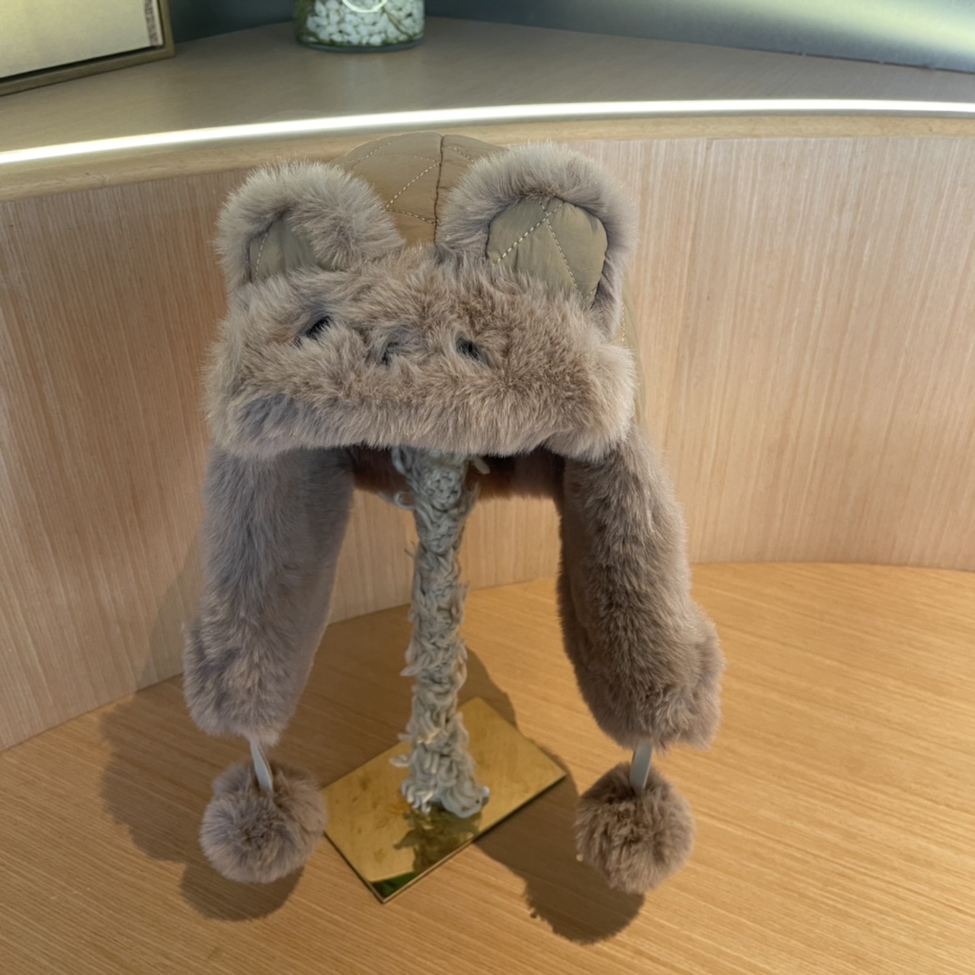 NO:365332,Dior Korean version of warm and versatile ear protection hat winter outdoor down thickened hat fashion Lei Feng hat fisherman hat baseball hat knit hat, hat, dior, dior, espadrilles, down jacket, hatsDior迪奥韩版保暖百搭护耳帽冬季户外羽绒加厚帽子时尚雷锋帽帽子渔夫帽棒球帽针织帽,帽子,dior,dior,espadrilles,down jacket,hats,hat