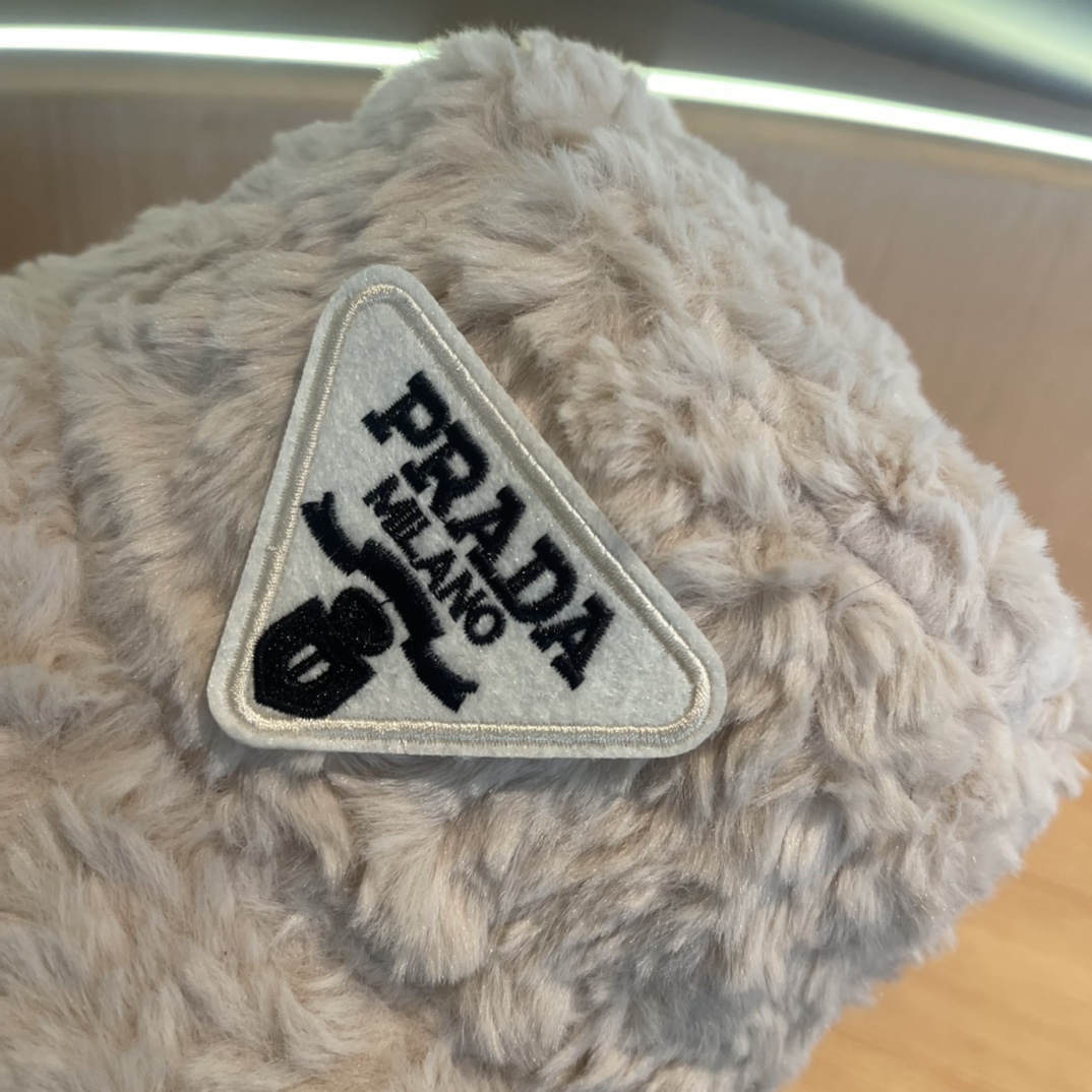 【PRADA普拉达】2024秋冬毛绒渔夫帽🌈 超舒服材质、简约设计经典百搭休闲～