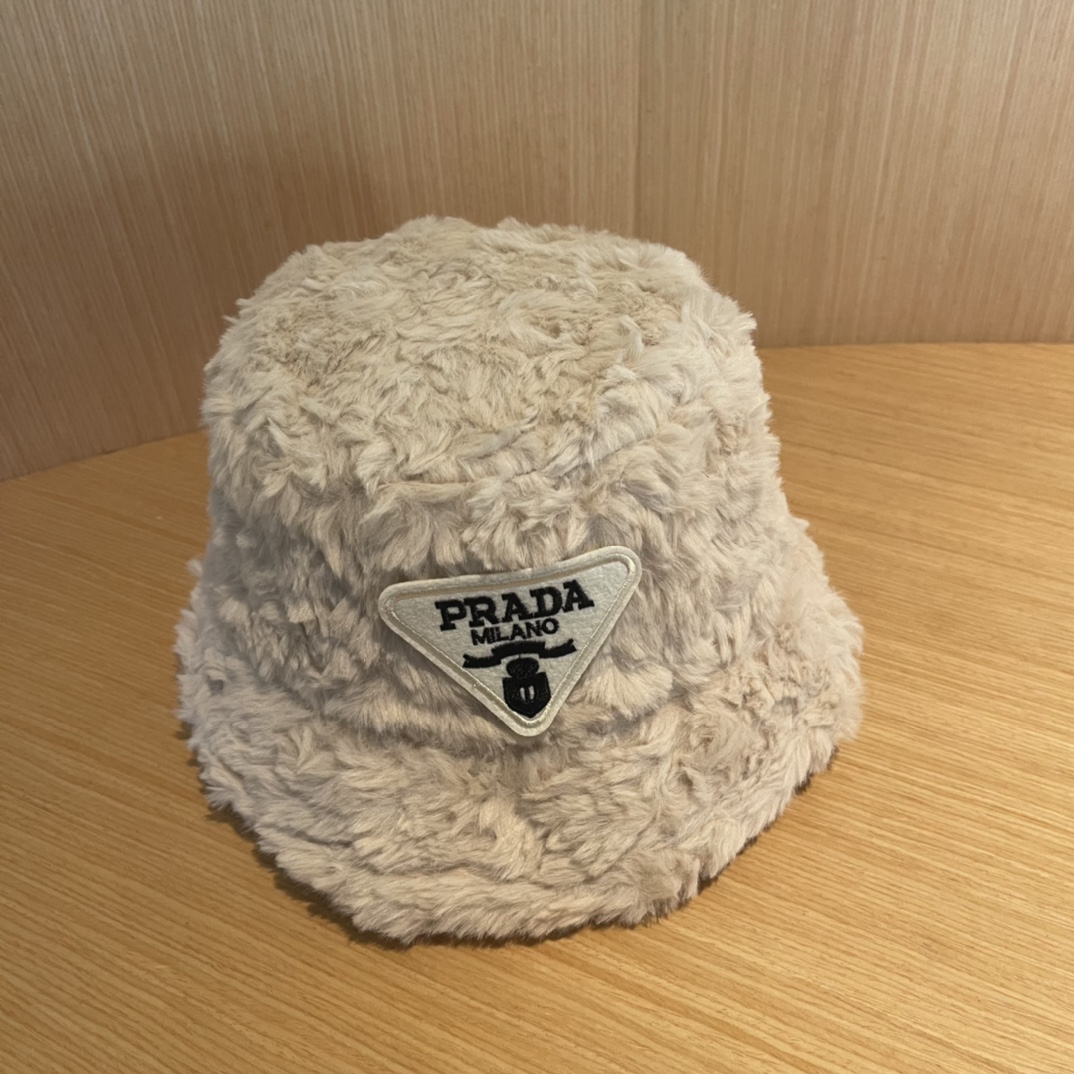 【PRADA普拉达】2024秋冬毛绒渔夫帽🌈 超舒服材质、简约设计经典百搭休闲～