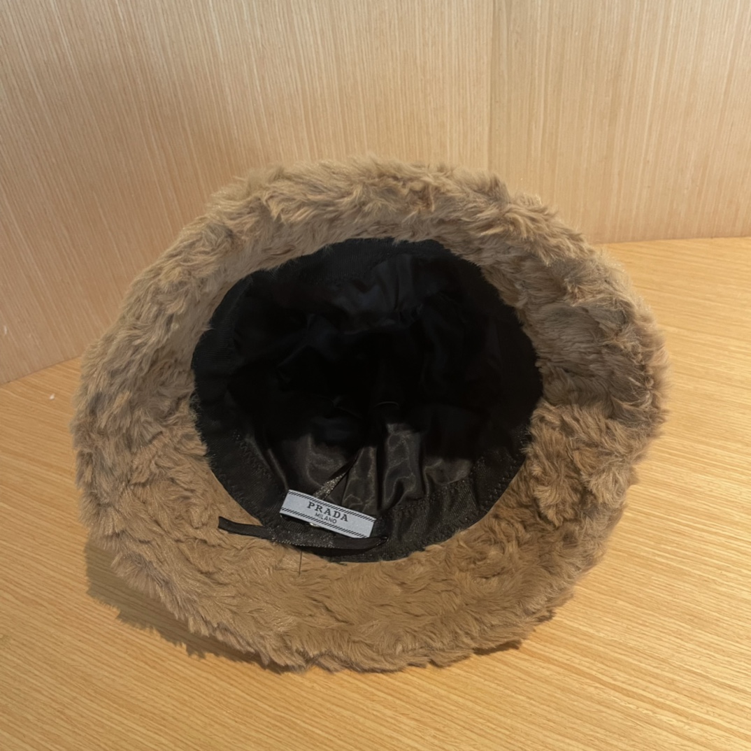 【PRADA普拉达】2024秋冬毛绒渔夫帽🌈 超舒服材质、简约设计经典百搭休闲～