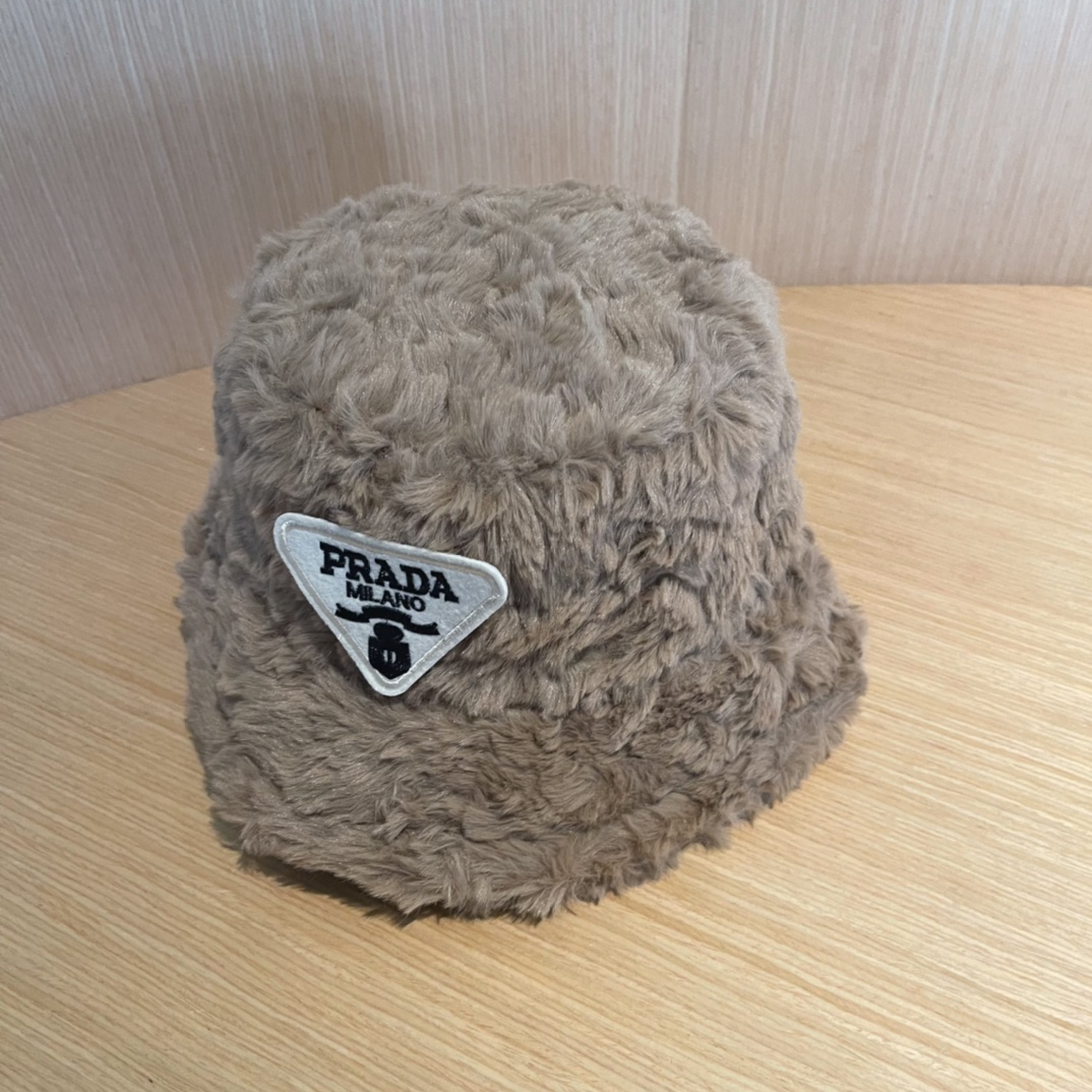 【PRADA普拉达】2024秋冬毛绒渔夫帽🌈 超舒服材质、简约设计经典百搭休闲～