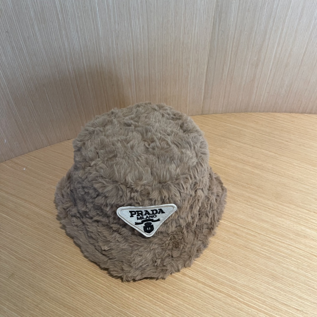 【PRADA普拉达】2024秋冬毛绒渔夫帽🌈 超舒服材质、简约设计经典百搭休闲～