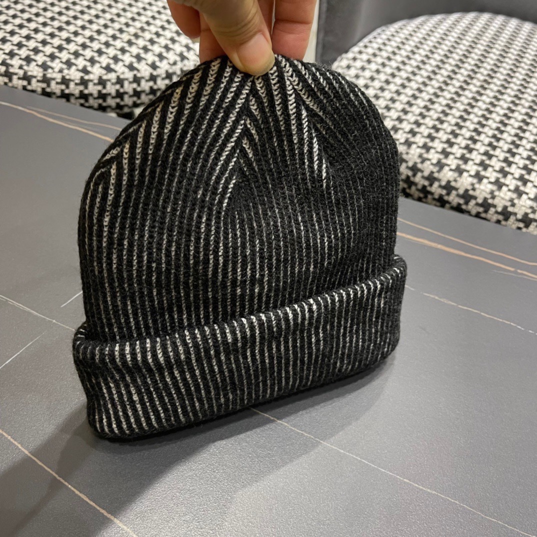 Prada普拉达日系甜美针织女秋冬保暖韩系博主同款毛线帽显脸小