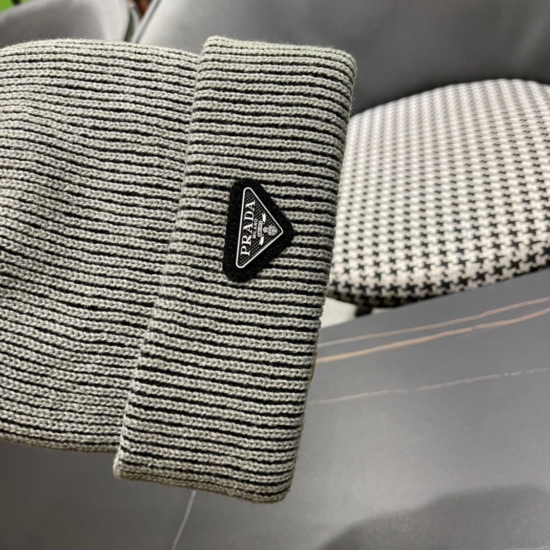 Prada普拉达日系甜美针织女秋冬保暖韩系博主同款毛线帽显脸小