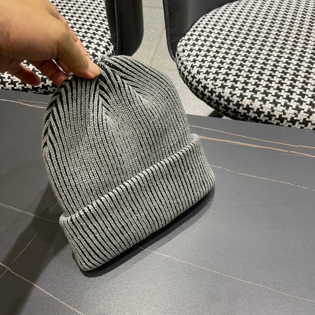Prada普拉达日系甜美针织女秋冬保暖韩系博主同款毛线帽显脸小
