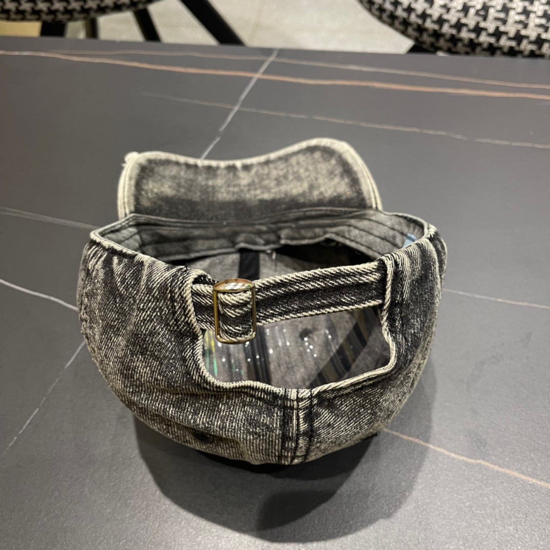 【普拉达】春夏款大牌牛仔棒球帽，新款出货，大牌款超好搭配，赶紧入手