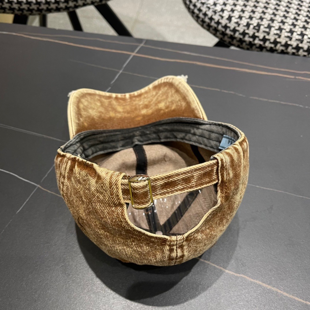 【普拉达】春夏款大牌牛仔棒球帽，新款出货，大牌款超好搭配，赶紧入手