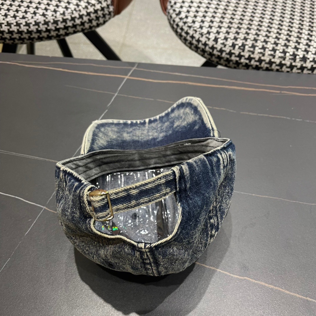 【普拉达】春夏款大牌牛仔棒球帽，新款出货，大牌款超好搭配，赶紧入手