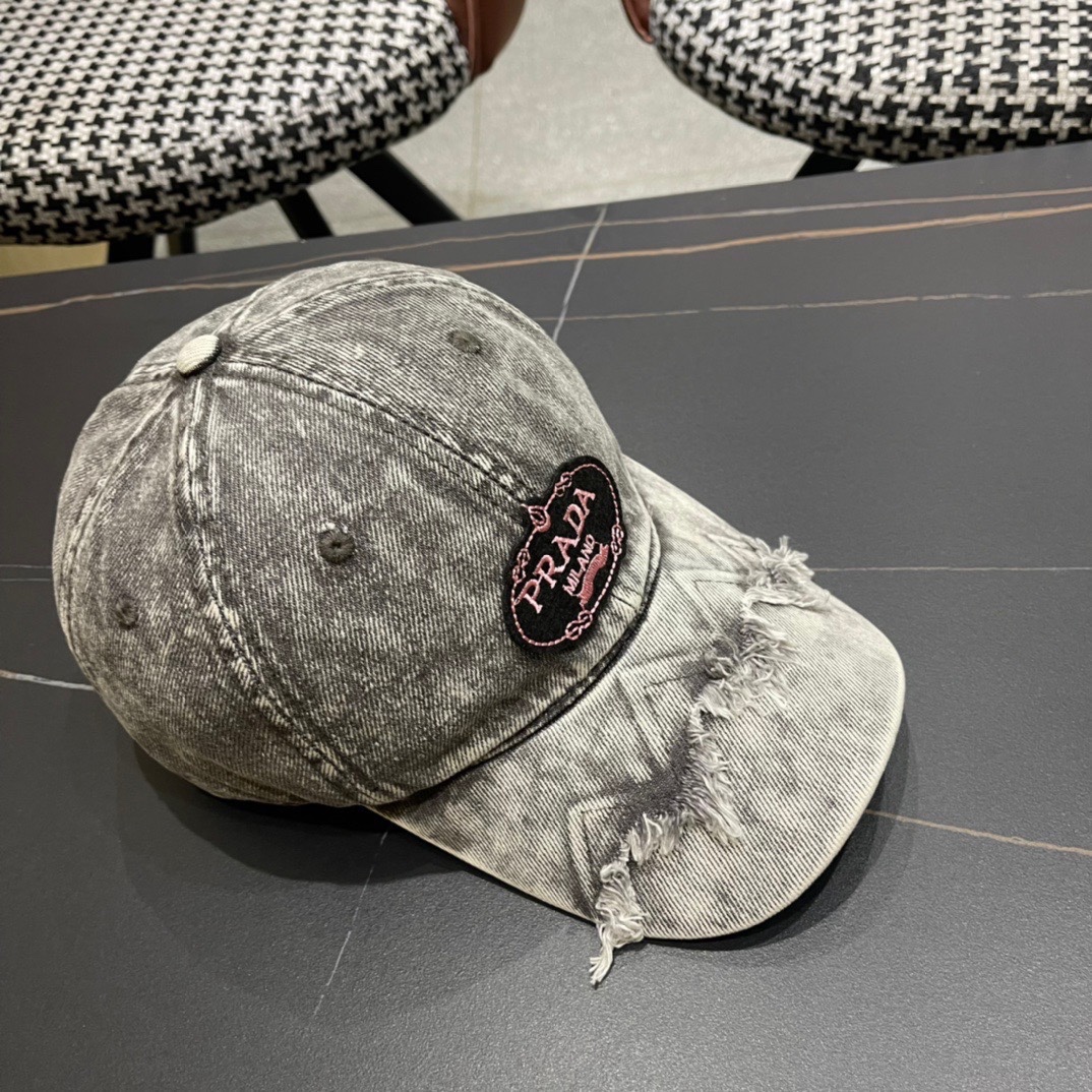 【普拉达】春夏款大牌牛仔棒球帽，新款出货，大牌款超好搭配，赶紧入手
