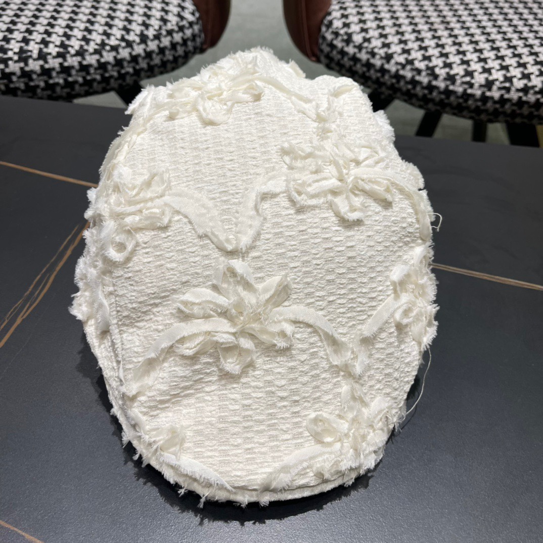 【CELINE赛琳】2024新款简约款贝雷帽，设计感满满，爆款出货，超级好搭，新款上架