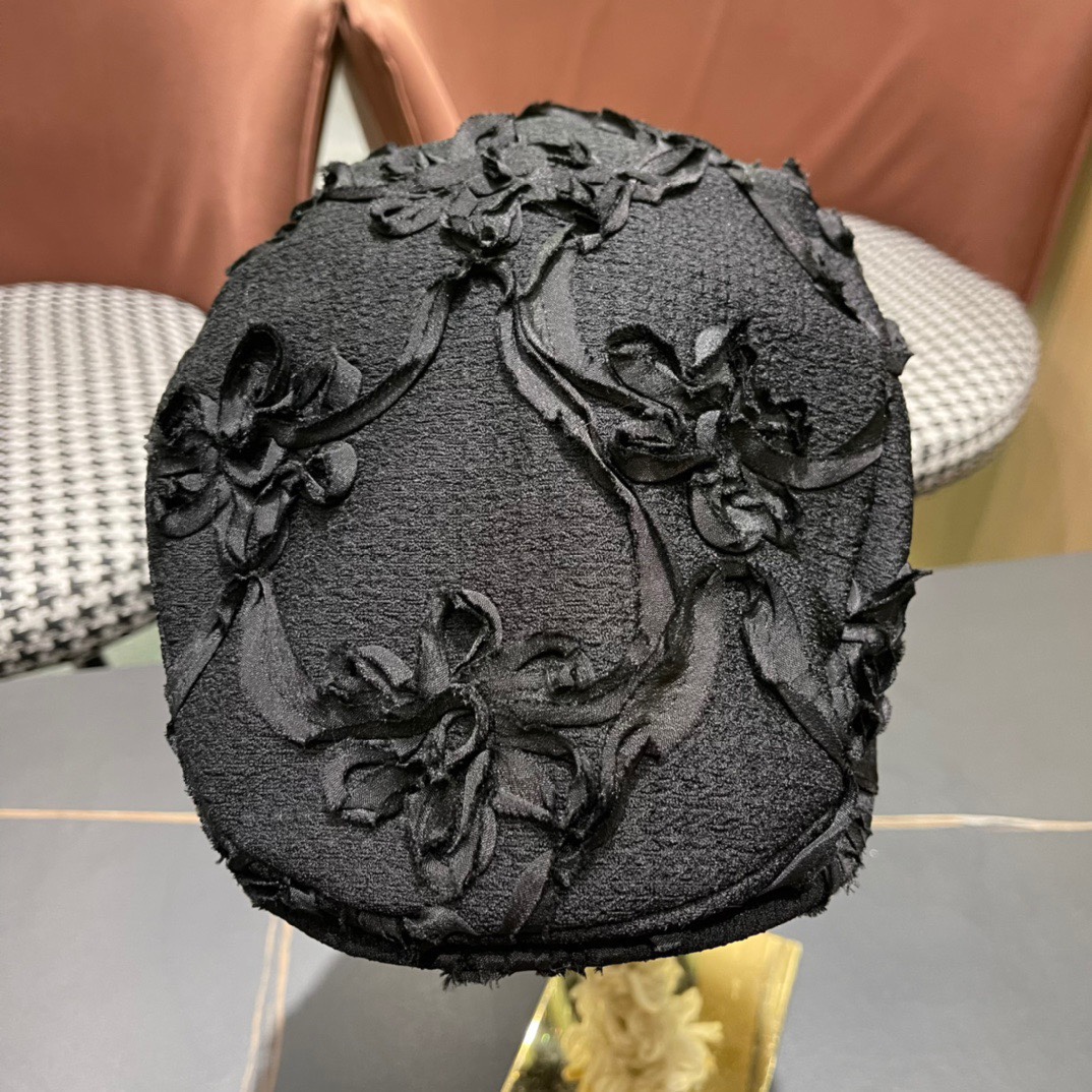 【CELINE赛琳】2024新款简约款贝雷帽，设计感满满，爆款出货，超级好搭，新款上架