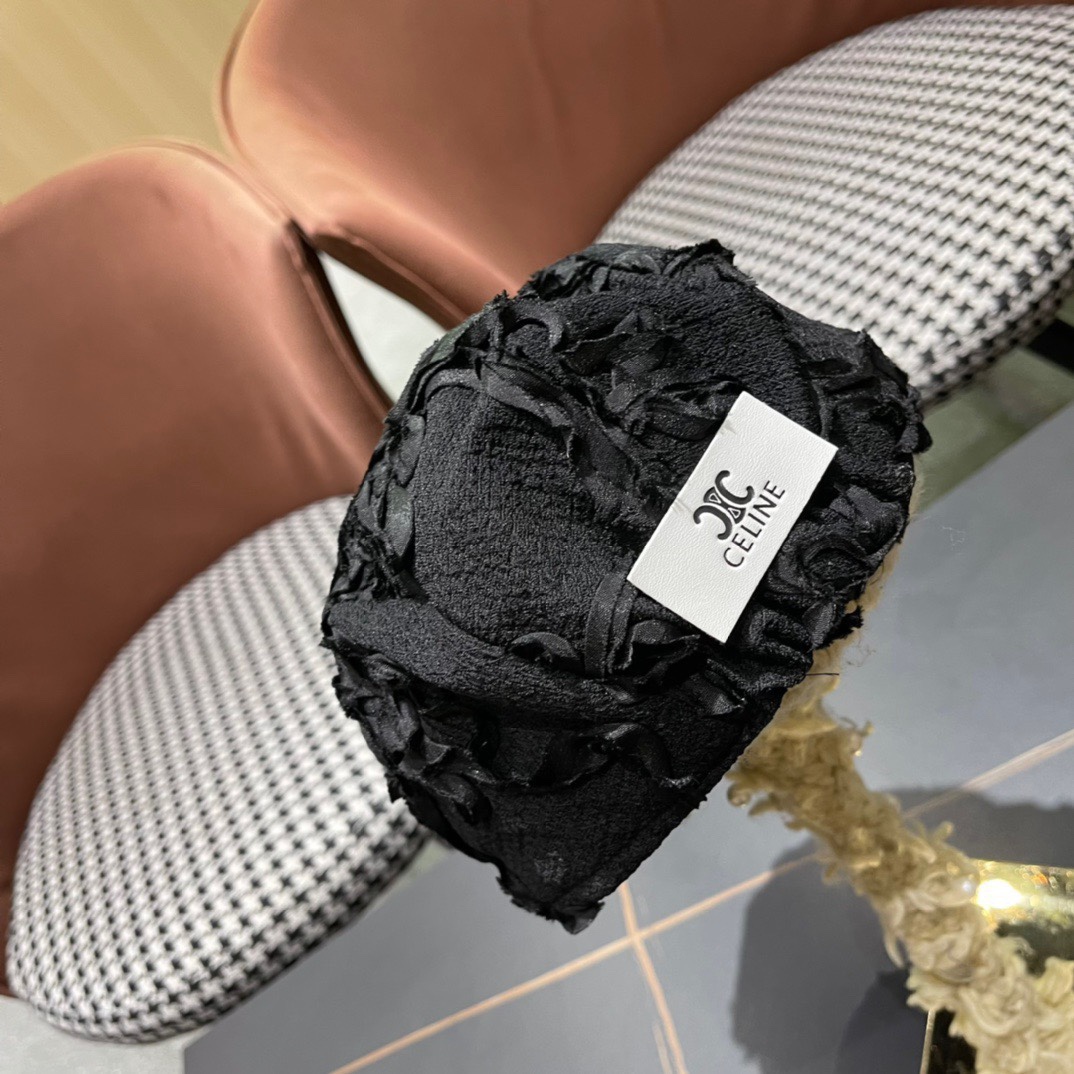 【CELINE赛琳】2024新款简约款贝雷帽，设计感满满，爆款出货，超级好搭，新款上架
