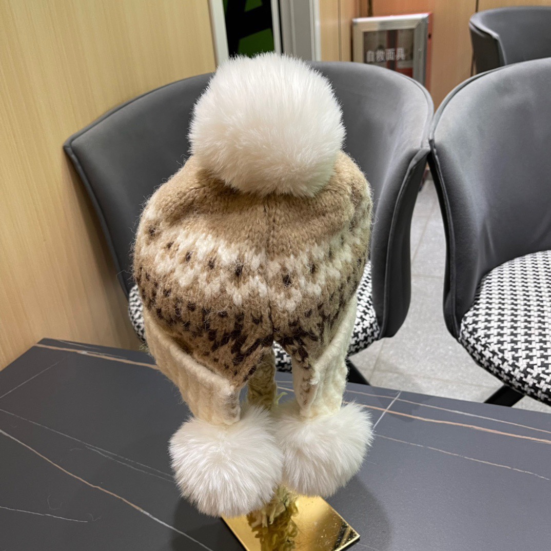  GUCCI古奇 冬季毛绒可爱毛球针织毛线帽加绒保暖时尚护耳帽子