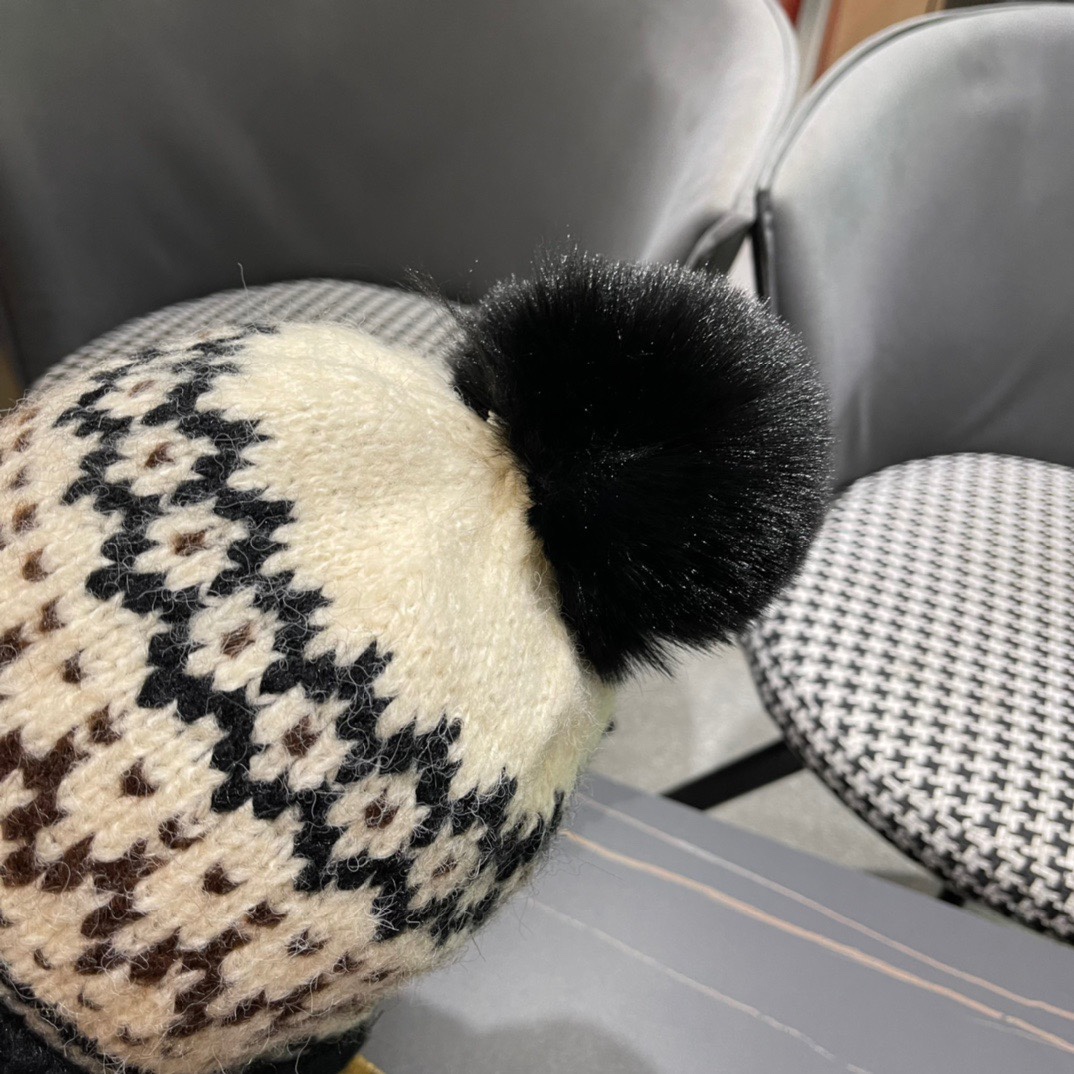  GUCCI古奇 冬季毛绒可爱毛球针织毛线帽加绒保暖时尚护耳帽子