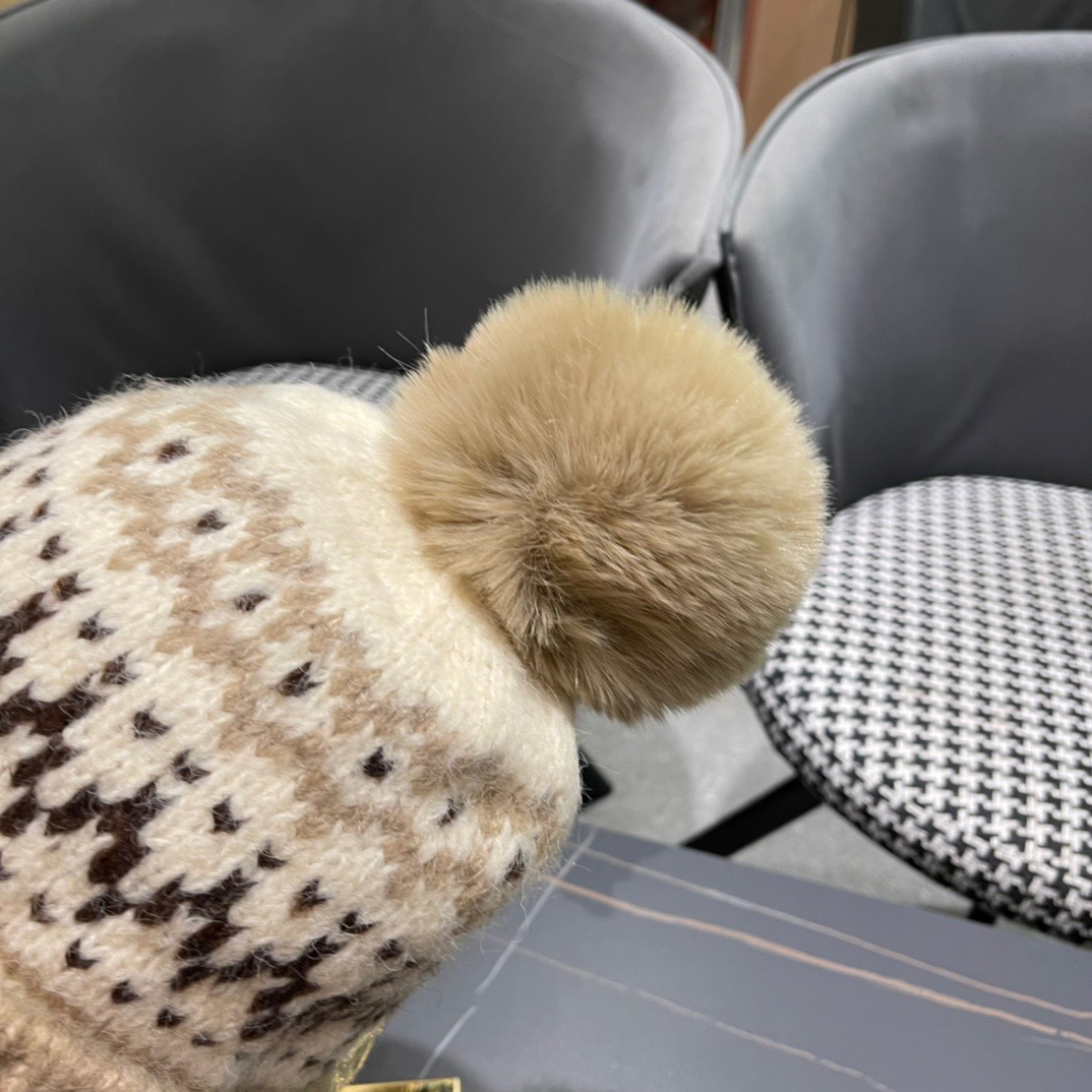  GUCCI古奇 冬季毛绒可爱毛球针织毛线帽加绒保暖时尚护耳帽子