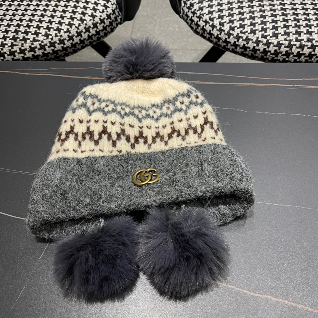  GUCCI古奇 冬季毛绒可爱毛球针织毛线帽加绒保暖时尚护耳帽子