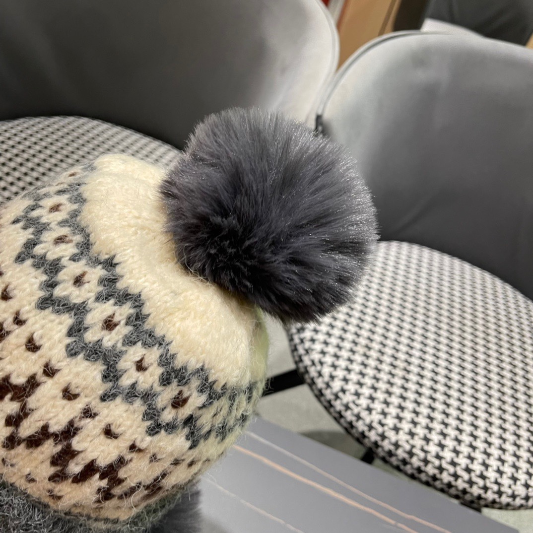  GUCCI古奇 冬季毛绒可爱毛球针织毛线帽加绒保暖时尚护耳帽子