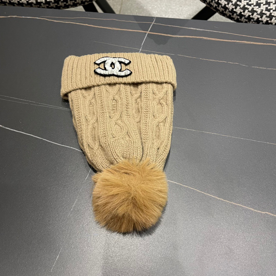  chanel香奈儿 小香中古爆款双C针织毛线帽
网红时尚达人爆款，高品质高弹棉质纱，简约时尚款！