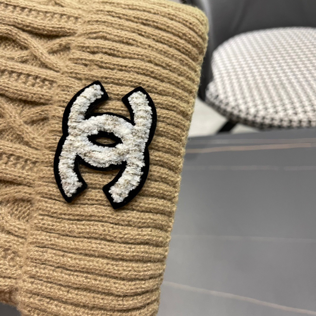  chanel香奈儿 小香中古爆款双C针织毛线帽
网红时尚达人爆款，高品质高弹棉质纱，简约时尚款！