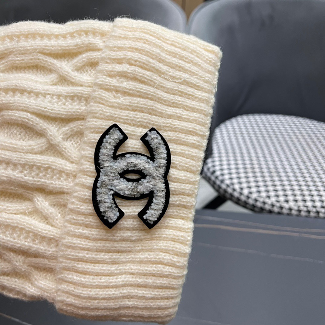  chanel香奈儿 小香中古爆款双C针织毛线帽
网红时尚达人爆款，高品质高弹棉质纱，简约时尚款！