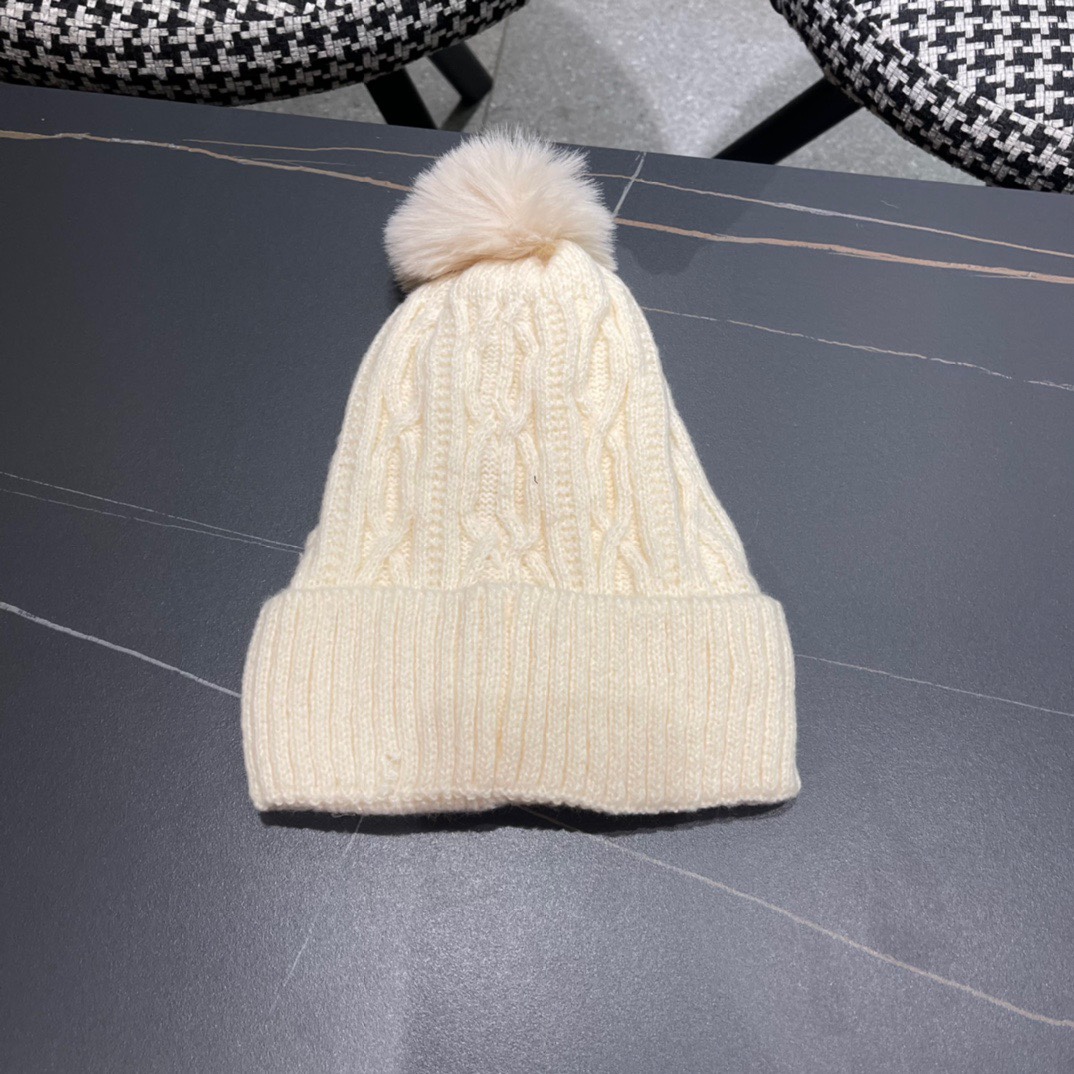  chanel香奈儿 小香中古爆款双C针织毛线帽
网红时尚达人爆款，高品质高弹棉质纱，简约时尚款！