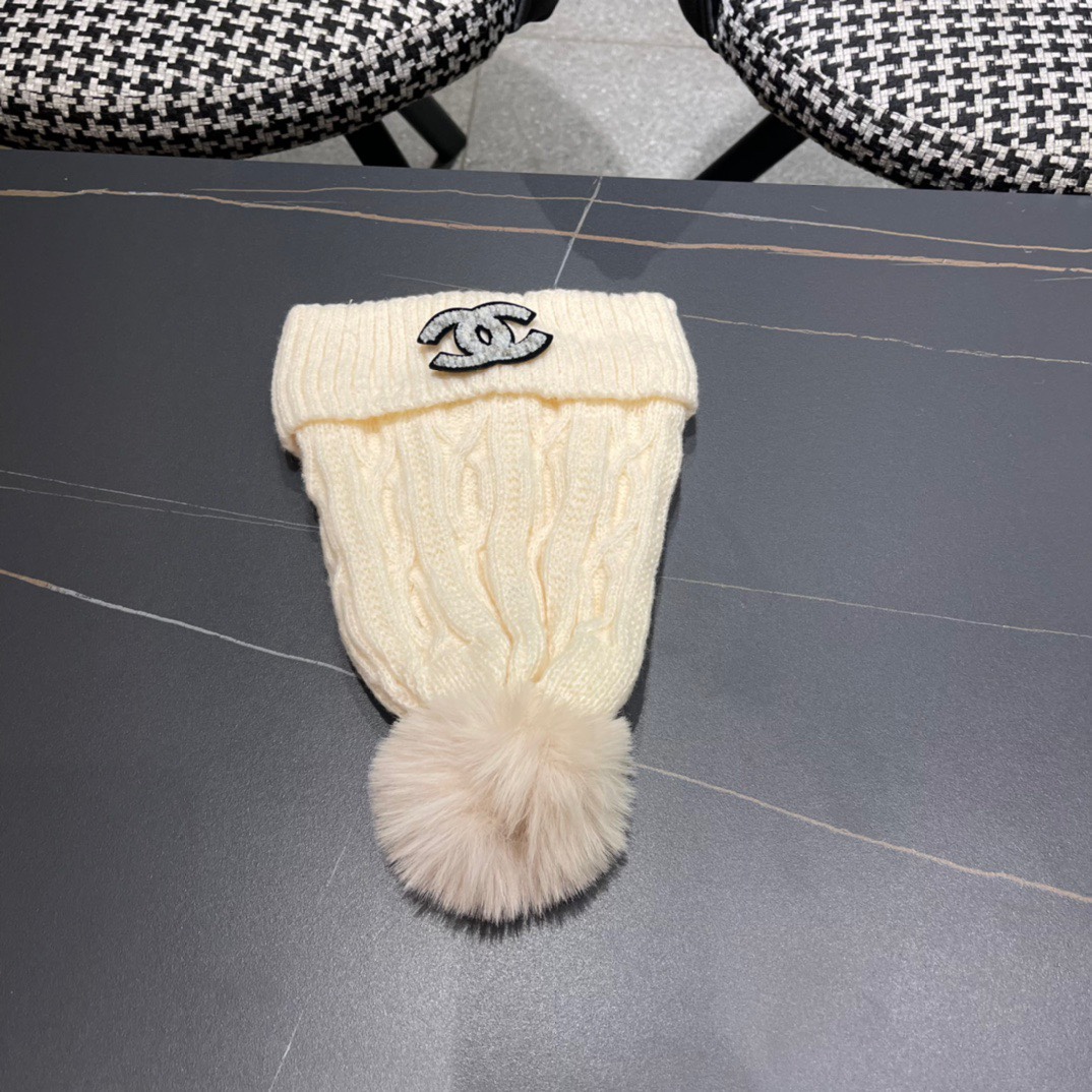  chanel香奈儿 小香中古爆款双C针织毛线帽
网红时尚达人爆款，高品质高弹棉质纱，简约时尚款！