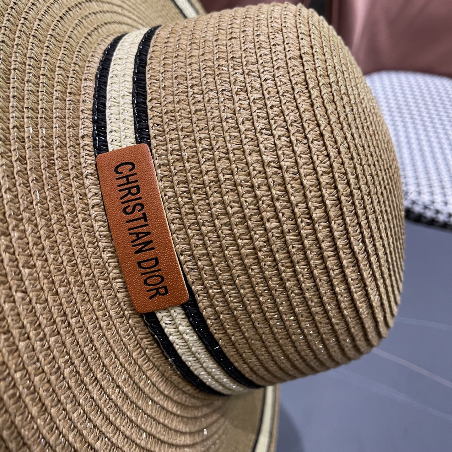  【DIOR迪奥】2025新款大檐草帽🤩沙滩风，简约大方，百搭单品～出街首选，新款帽型超美腻，新品上架
