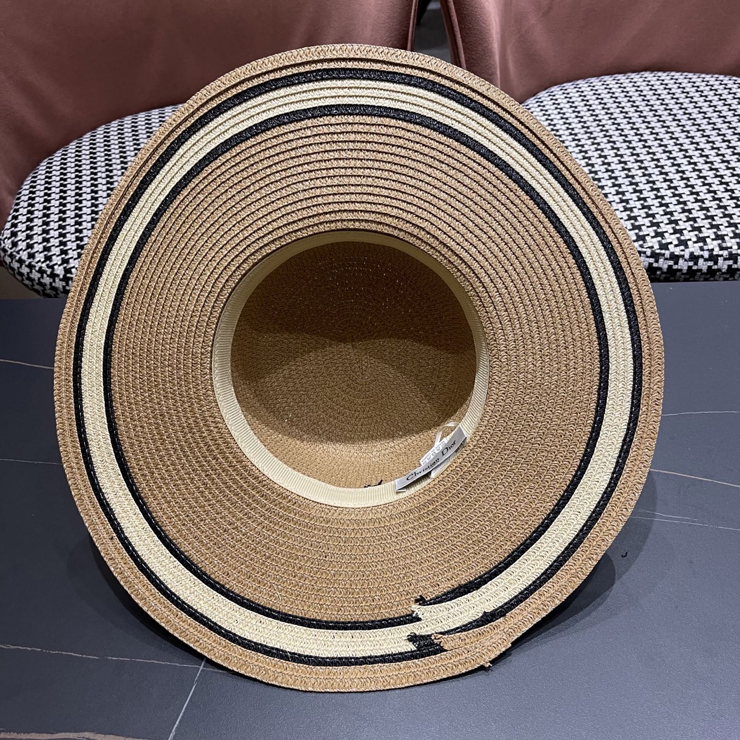  【DIOR迪奥】2025新款大檐草帽🤩沙滩风，简约大方，百搭单品～出街首选，新款帽型超美腻，新品上架