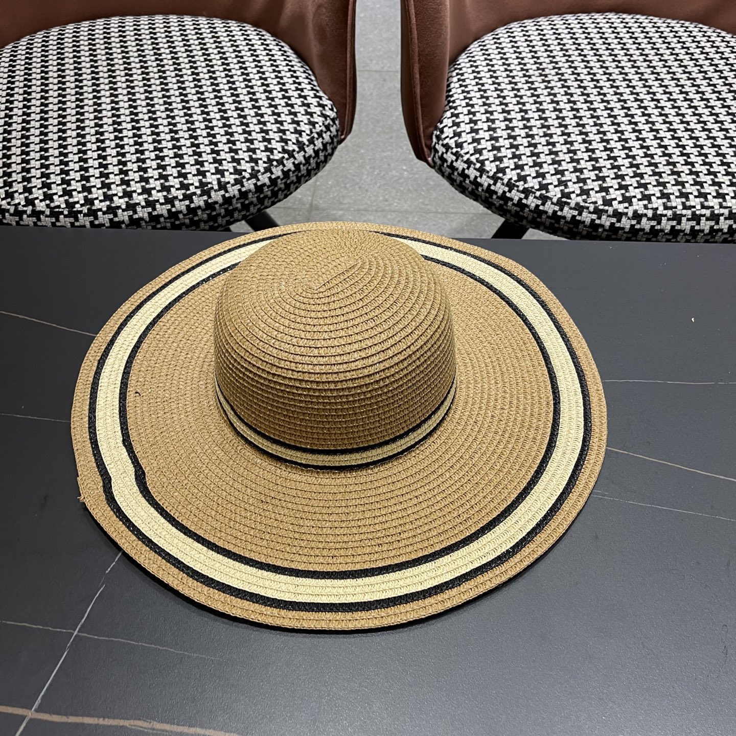  【DIOR迪奥】2025新款大檐草帽🤩沙滩风，简约大方，百搭单品～出街首选，新款帽型超美腻，新品上架
